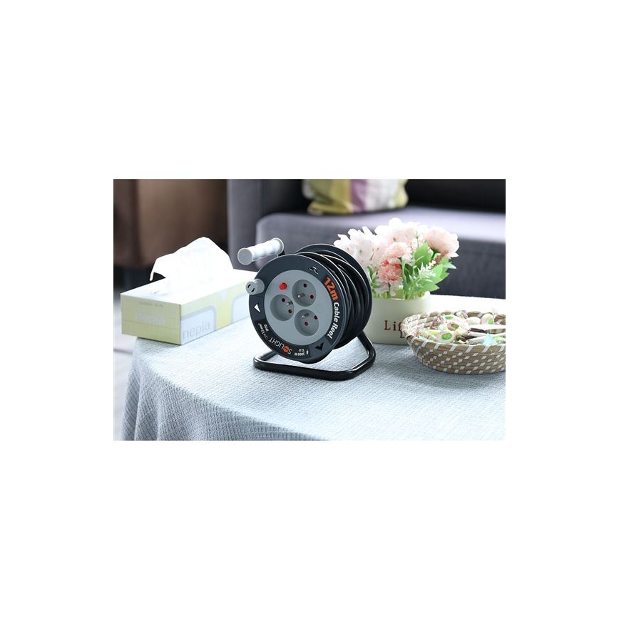 3 aljzatos, 12 m hosszú csévés hosszabbítókábel