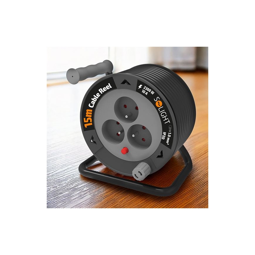 Dobon lévő, 3 aljzatú, 12 m hosszú hosszabbító kábel