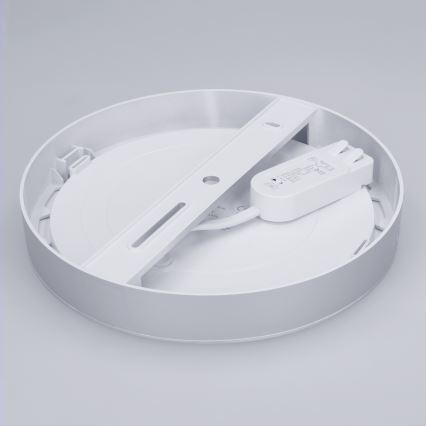 LED felületre szerelhető/süllyeszthető panel 2 az 1-ben 18W/230V 3000/4000/6000K átm. 22,5 cm IP54 ezüst