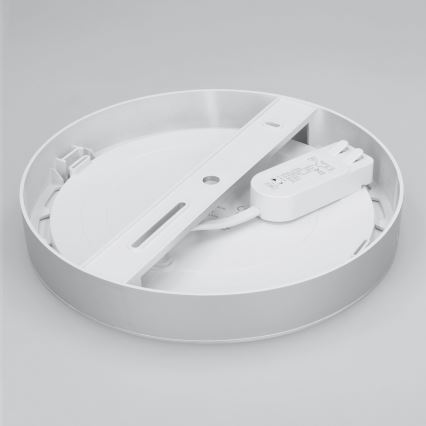 LED felületre szerelhető/beépíthető panel 2 az 1-ben 18W/230V 3000/4000/6000K átm.22,5 cm IP54 fehér