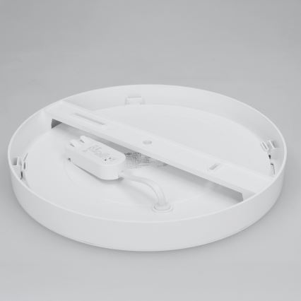 LED felületre szerelhető/süllyeszthető panel 2 az 1-ben 24W/230V 3000/4000/6000K átm. 30 cm IP54 fehér