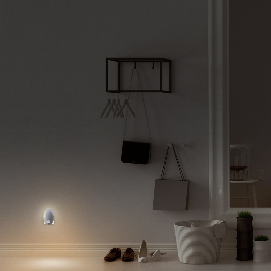 LED Aljzatos tájoló lámpa érzékelővel LED/0,7W/230V 3000K