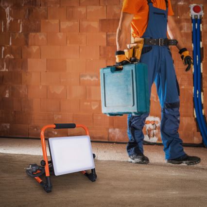 LED reflektor állvánnyal LED/100W/230V 4000K IP65