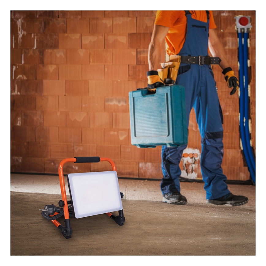 LED reflektor állvánnyal LED/100W/230V 4000K IP65