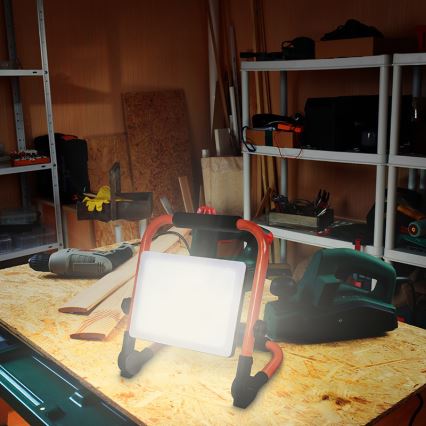 LED reflektor állvánnyal LED/100W/230V 4000K IP65