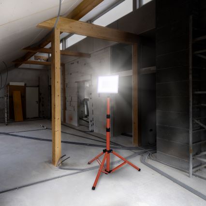 LED Reflektor állvánnyal LED/100W/230V 4000K IP65