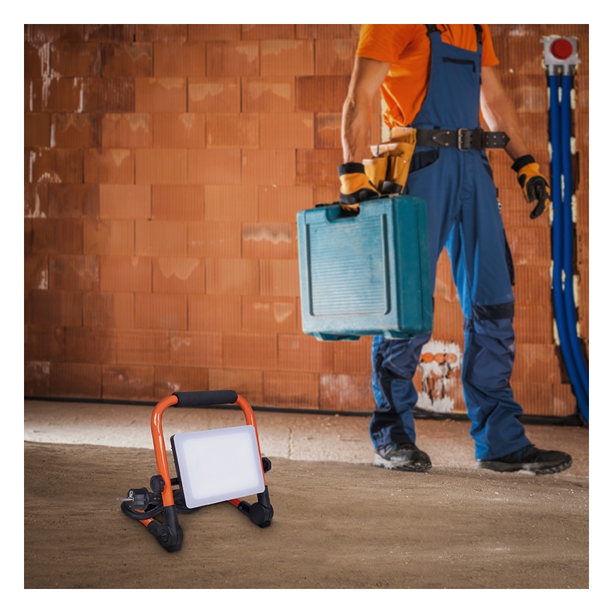 LED reflektor állvánnyal LED/30W/230V 4000K IP65