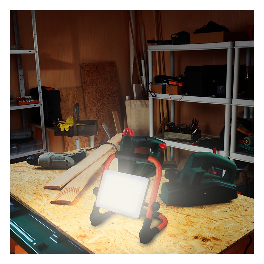 LED reflektor állvánnyal LED/30W/230V 4000K IP65