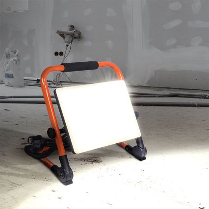 LED-reflektor állvánnyal LED/50W/230V 4000K IP65