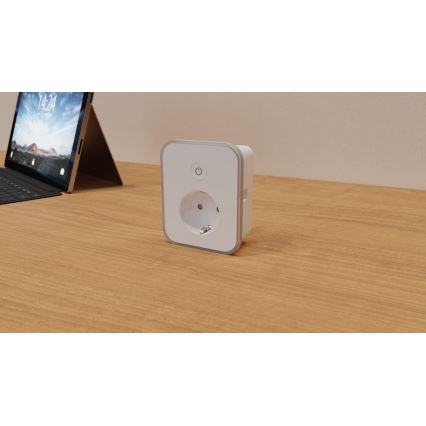 TESLA Smart - Intelligens aljzat 3690W/230V/16A 2xUSB/24W/5V Wi-Fi Tuya