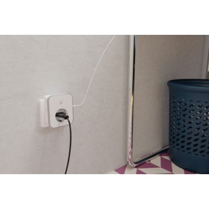 TESLA Smart - Intelligens aljzat 3690W/230V/16A 2xUSB/24W/5V Wi-Fi Tuya