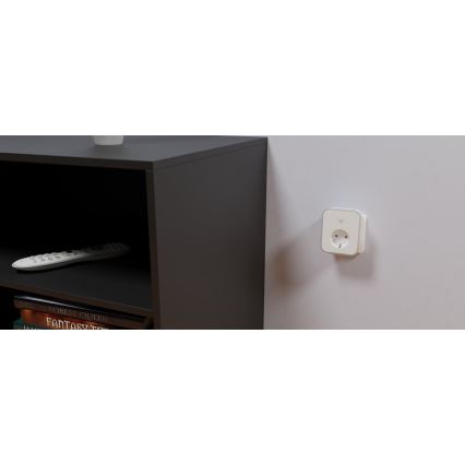 TESLA Smart - Intelligens aljzat 3690W/230V/16A 2xUSB/24W/5V Wi-Fi Tuya