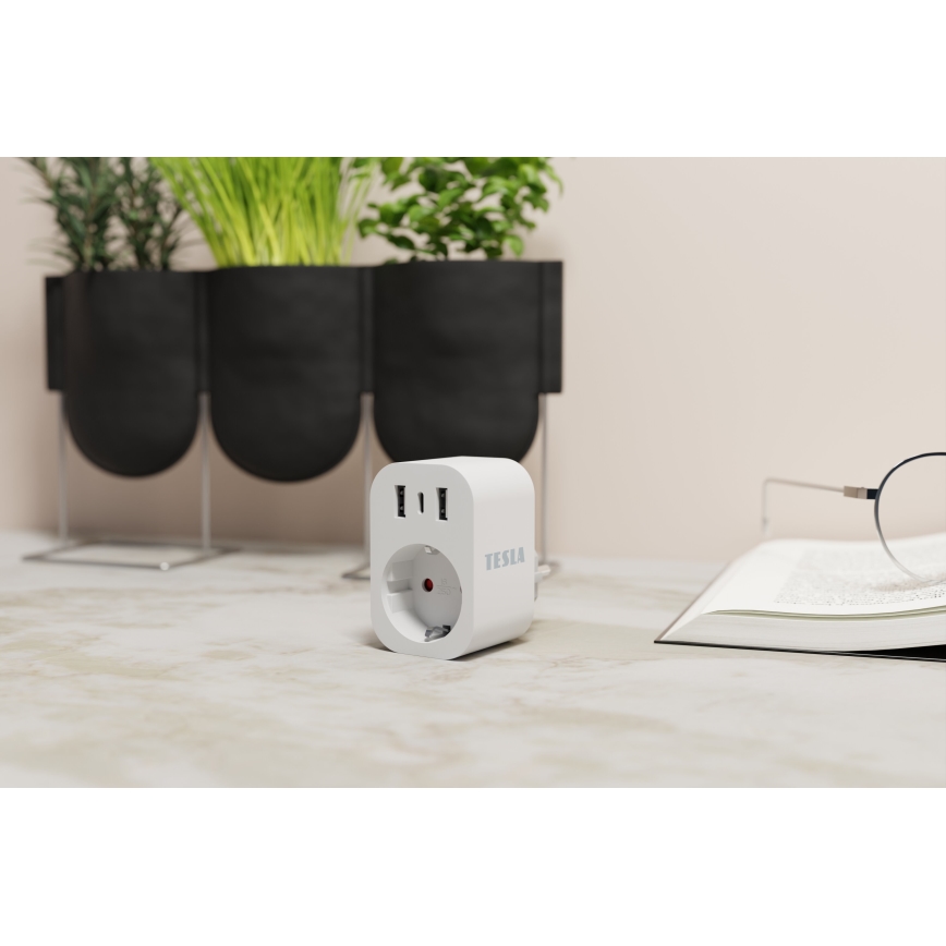 TESLA Smart - Okos konnektor 3680W/230V/16A Type F/E 2xUSB-A + 1xUSB-C Wi-Fi