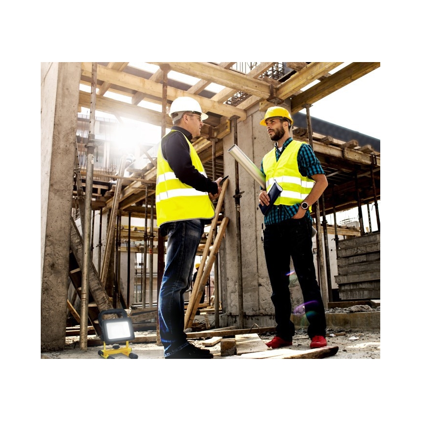 TIGRA LED fényerőszabályozható hordozható reflektor 20W/3,7V 4000K IP54 4400 mAh fekete/sárga