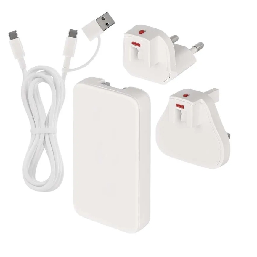 Utazóadapter cserélhető USB csatlakozófejekkel GaN 100-250V
