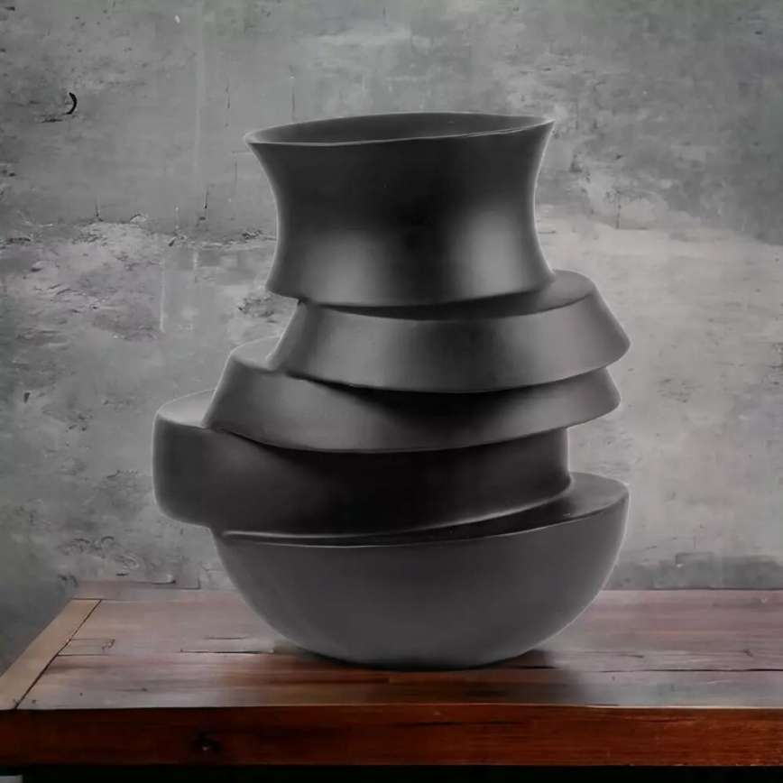 Váza 38x33x36 cm gyanta/matt fekete