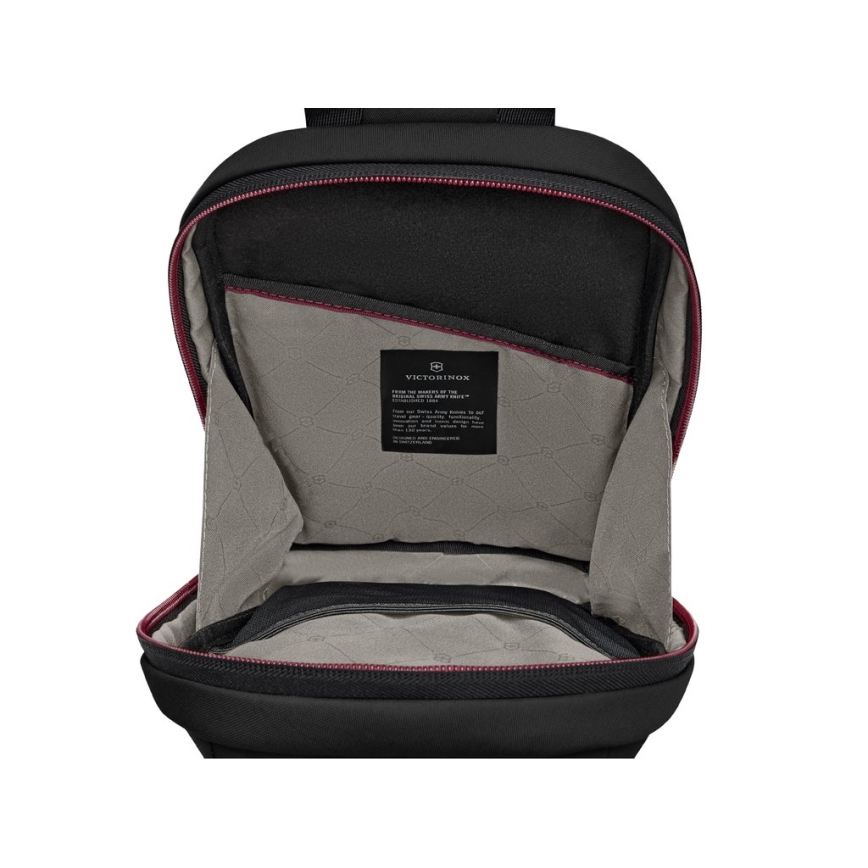 Victorinox - Travel Essentials válltáska 5 l fekete