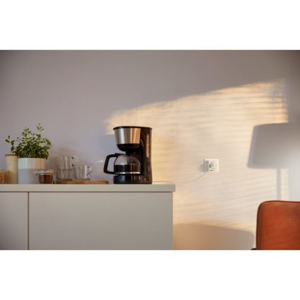 WiZ - Okos konnektor F 2300W + powermeter Wi-Fi SCHUKO
