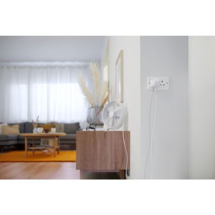 WiZ - Okos konnektor F 2300W + powermeter Wi-Fi SCHUKO