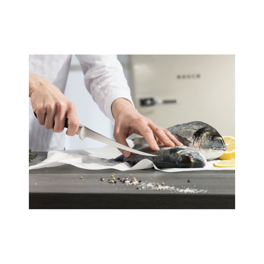 Wüsthof - Konyhakés csontozáshoz CLASSIC 18 cm fekete